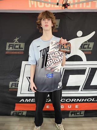 Open 7 - Kandler Bagg https://mlkzaf2oxn4e.i.optimole.com/w:320/h:427/q:mauto/f:avif/https://usa-cornhole.org/wp-content/uploads/2024/01/Open-7-Kandler-Bagg.jpg
